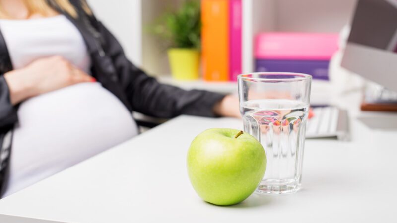 nero-stin-egkymosini